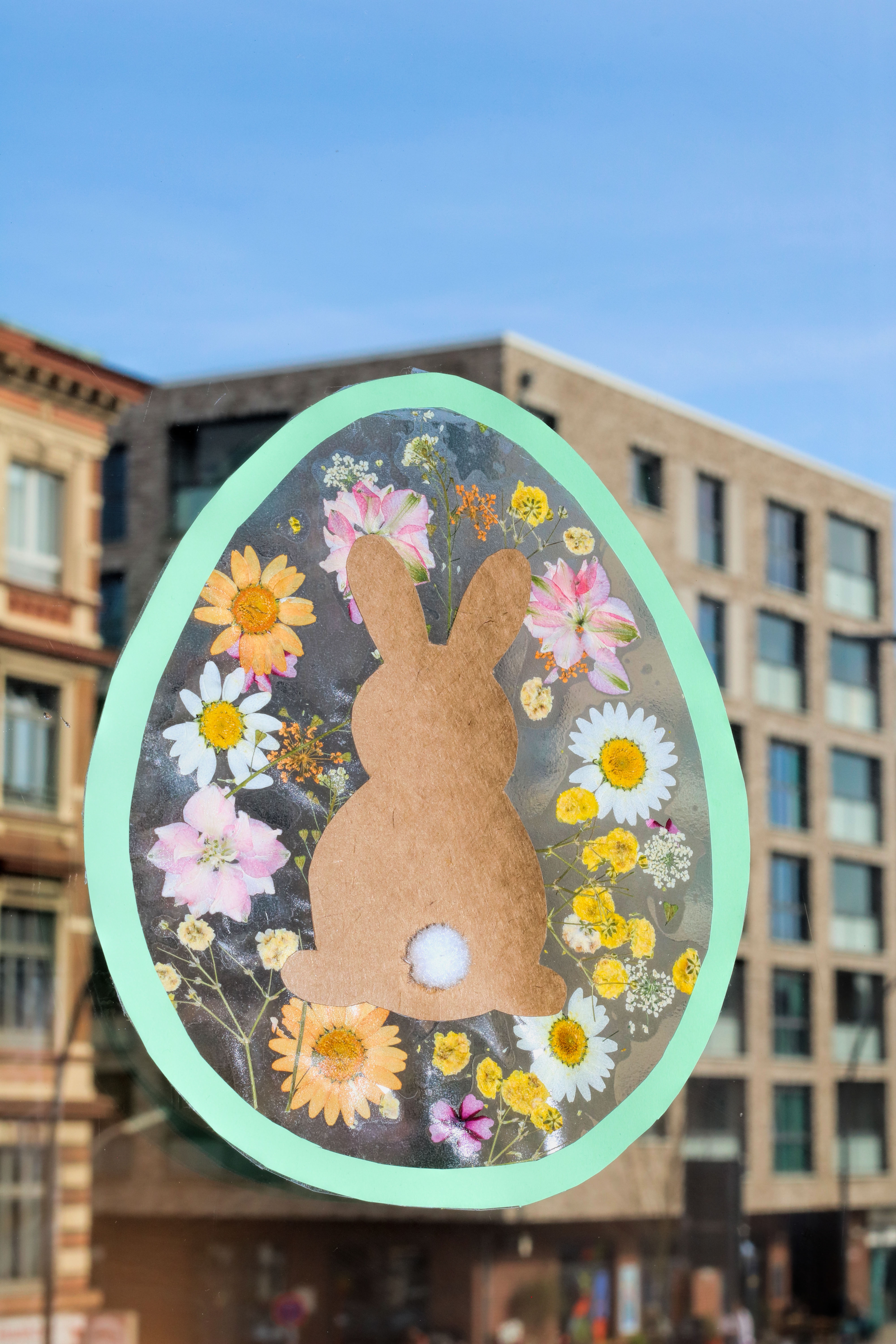 Fensterbild Ostern getrocknete Blüten Blumen gepresste blumen